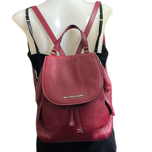 Michael Kors Vic mini backpack - Picture 2 of 14